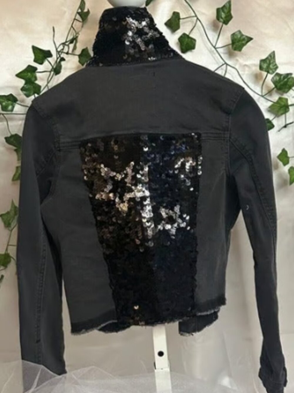 NWOT - HUDSON YOUTH GIRL M BLACK DENIM SEQUINED JACKET WITH STARS Size M